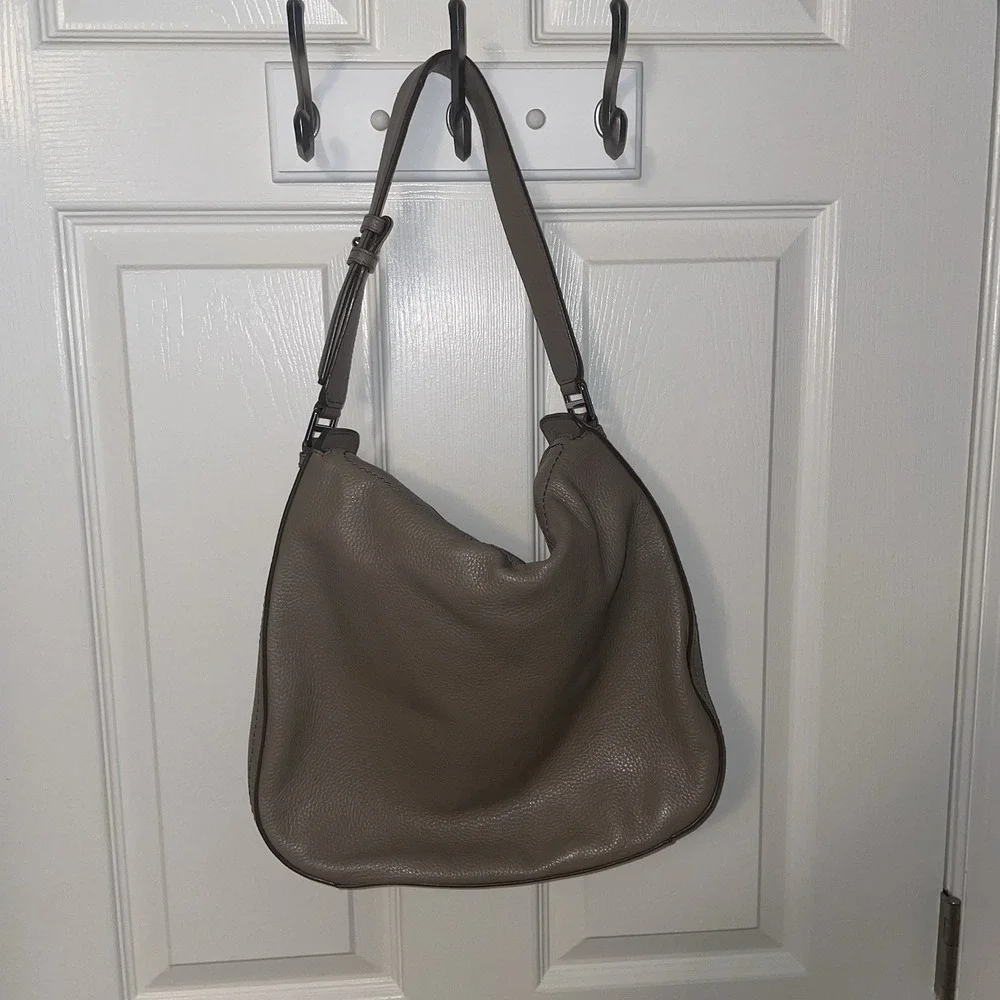 Marc Jacobs Hobo Shoulder Bag Greige Tan Purse Crocodile Embossed Leather